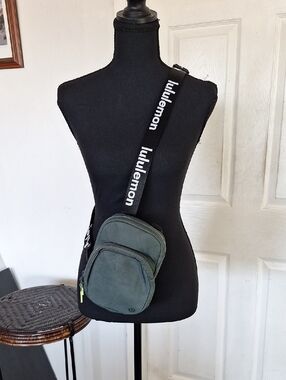 lululemon athletica Green Crossbody Bag